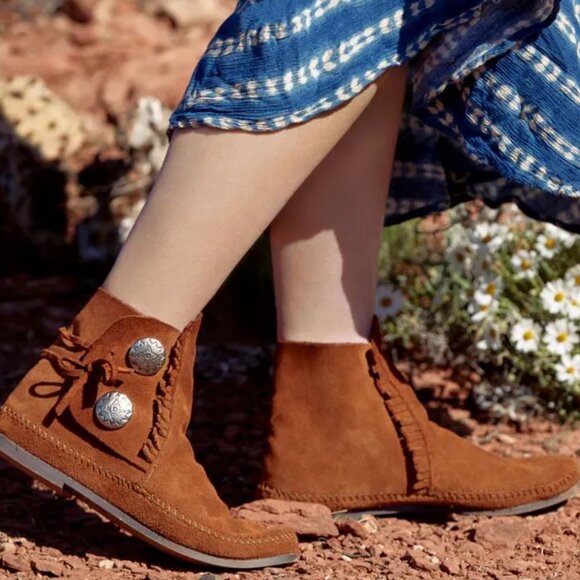 Minnetonka Shoes - Minnetonka Fringe Suede Hard Sole Moccasin Hippie Boho Moccasins